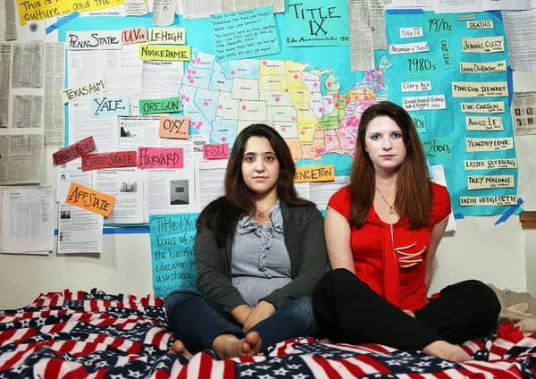 安瑞亚和安妮以及她们标注美国各地大学性侵害事件的地图