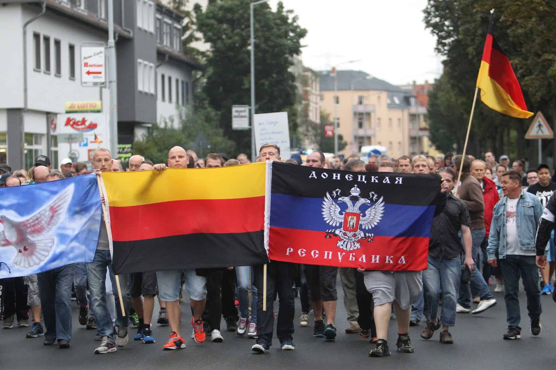 德国东德地区的极右翼民众爆发反难民游行