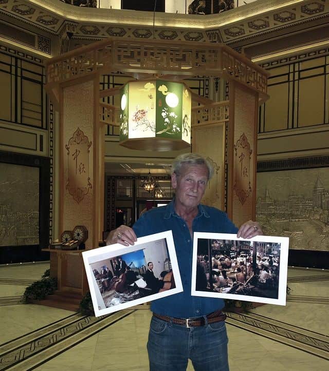 Robert van der Hilst在上海和平饭店展示他的摄影作品