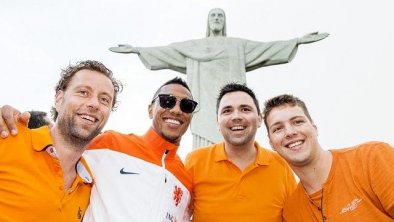荷兰队球员抵达巴西