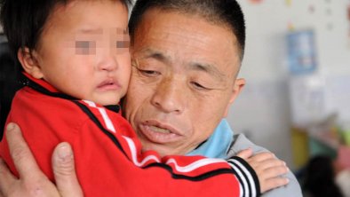 中国儿童被拐卖后与亲生父母重聚