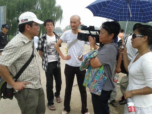 王荔蕻案开审：百人到场声援被管制（视频）