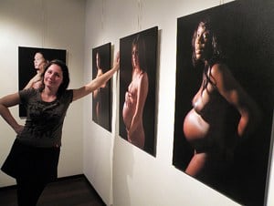 “少女妈妈”摄影展打破社会偏见