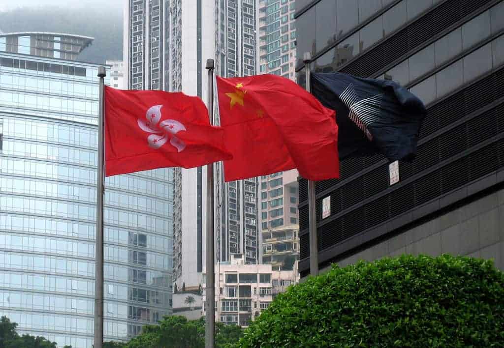 香港数千人游行抗议北京干涉特首选举