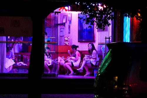中国西安警察’钓鱼抓嫖’ 专家:经济利益驱使