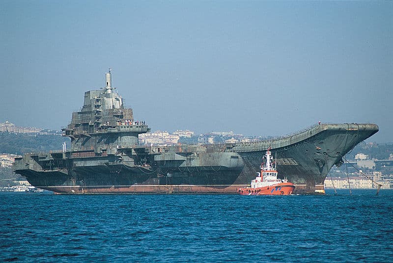 中国首艘航母出海试航引多国担忧