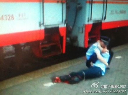 中国90后警校生为救人断双腿走红网络