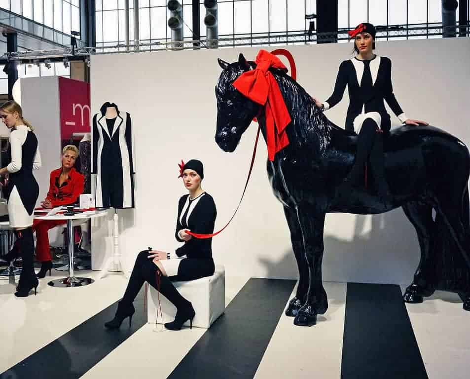 阿姆斯特丹国际时装周：中荷时尚合作孵化器欢迎中国设计师加入