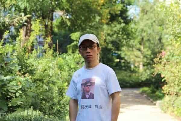 胡佳受到当局“封口”警告