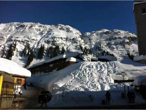 直击荷兰王子滑雪事故发生地