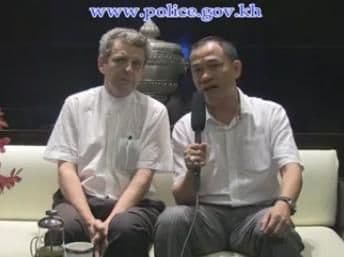 协助调查谷开来案 多维尔回到柬埔寨