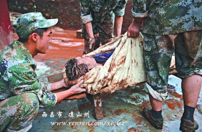 四川凉山泥石流致百人死?记者被跨省调查