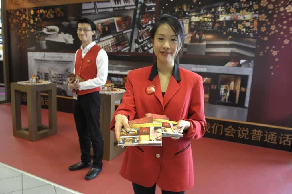 荷兰机场推出方便中国乘客的中文应用程序（视频）