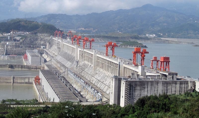 “中国最后一条自然流淌河流”开发在争议中前行