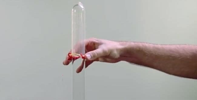 荷兰人发明单手打开的安全套