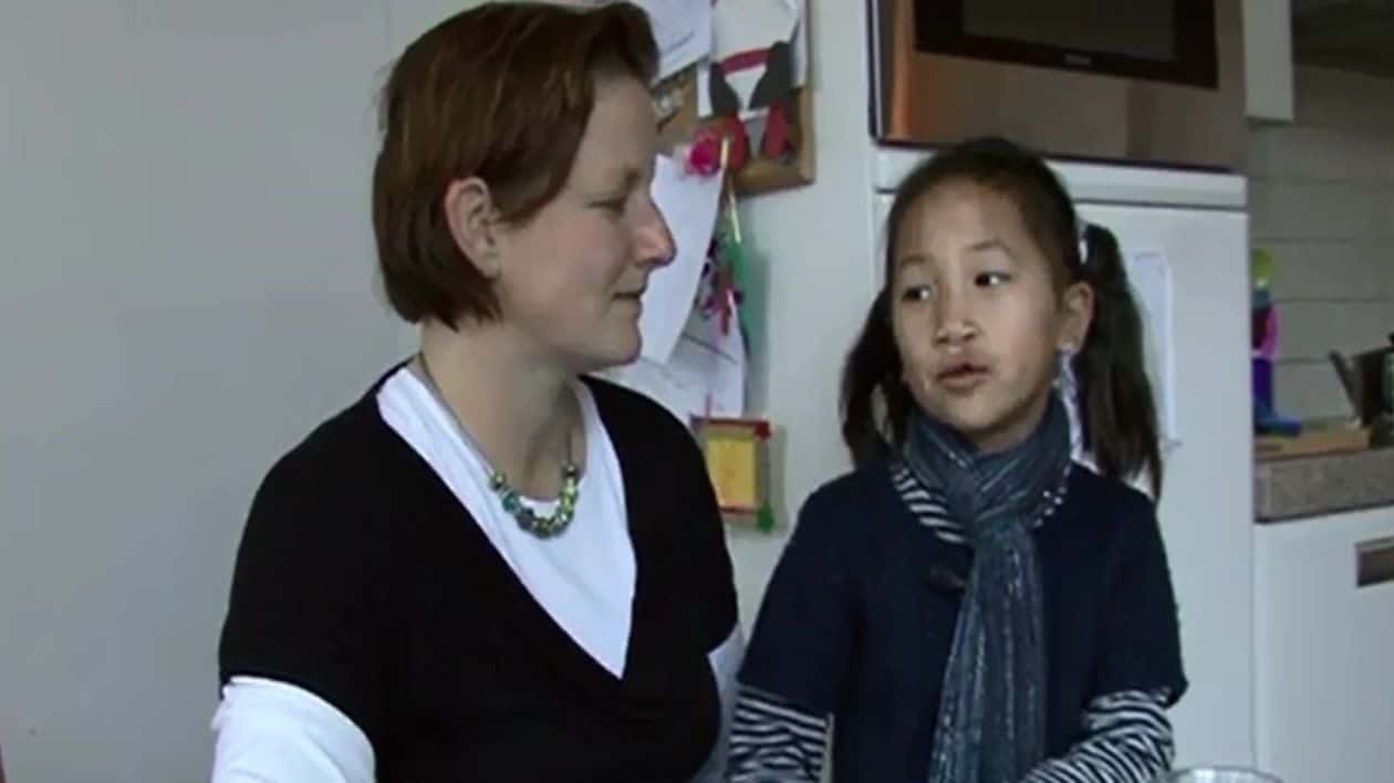 小娟的中国盒子：荷兰养父母为中国女儿寻根（视频）