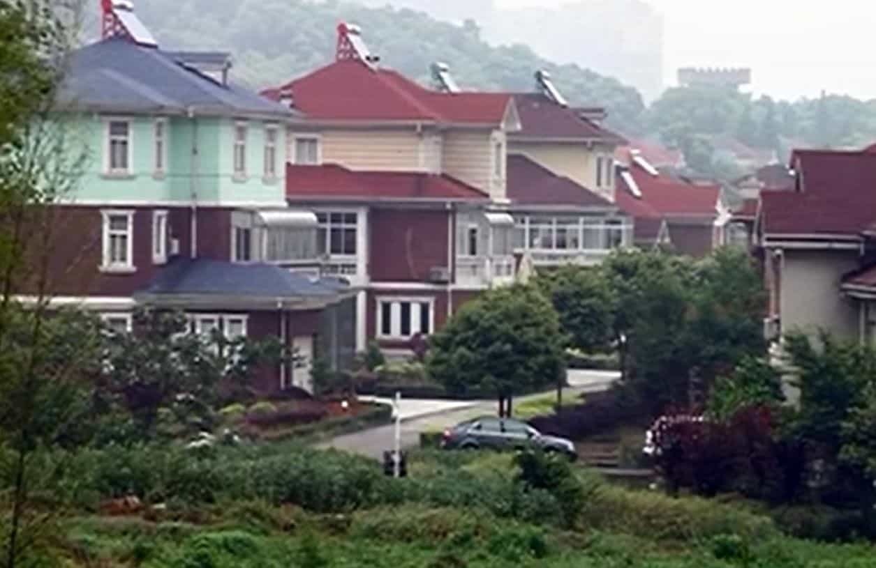 华西村中人人富有（视频）