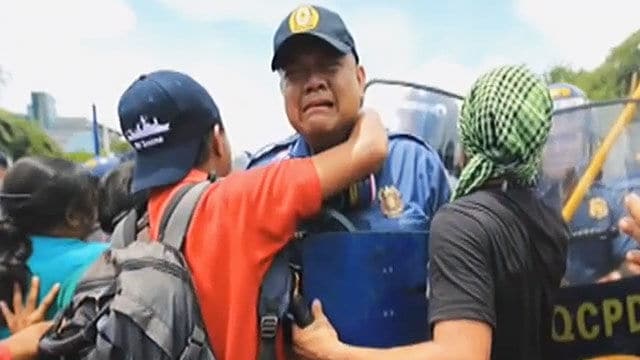 菲律宾“哭泣警察”究竟为什么哭？
