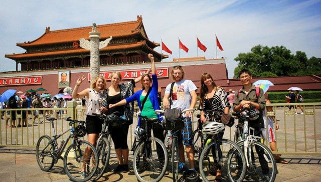 中外文化碰撞：四女两男骑行中国（组图）