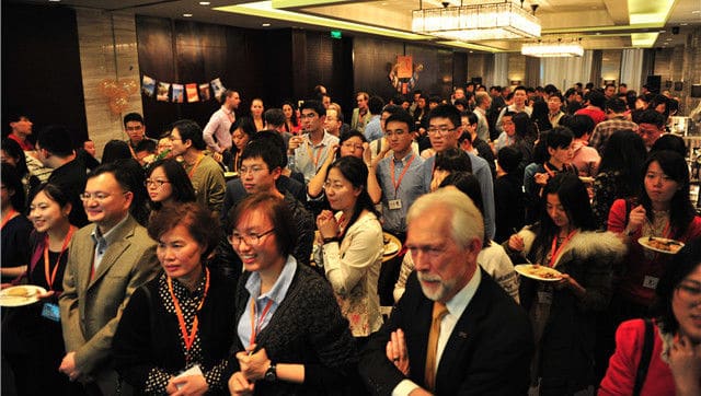 中荷校友会：小国家的人情味儿