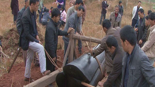 《虎头山》：死亡村落