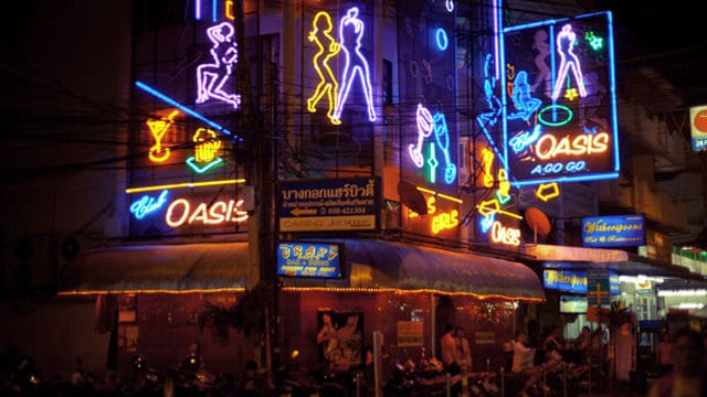 泰国旅游性产业故事之一：她的盛夏，他的黄昏