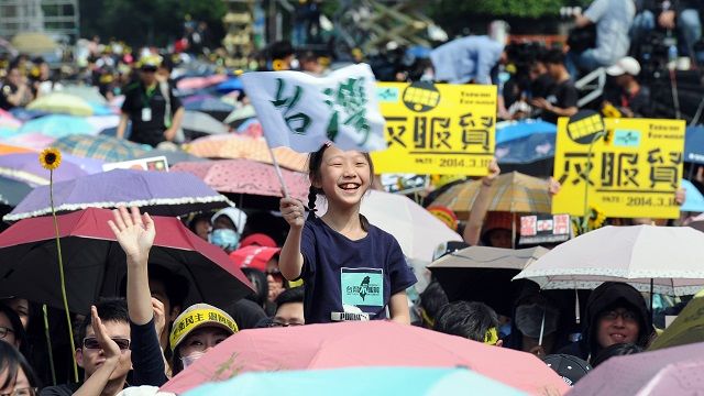 台湾青年关于反服贸学运的“隔空交锋”