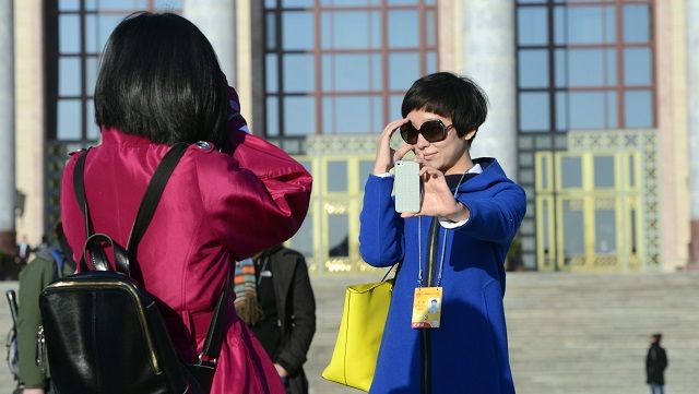 那些意想不到的新闻源：新媒体时代的“无冕之王”