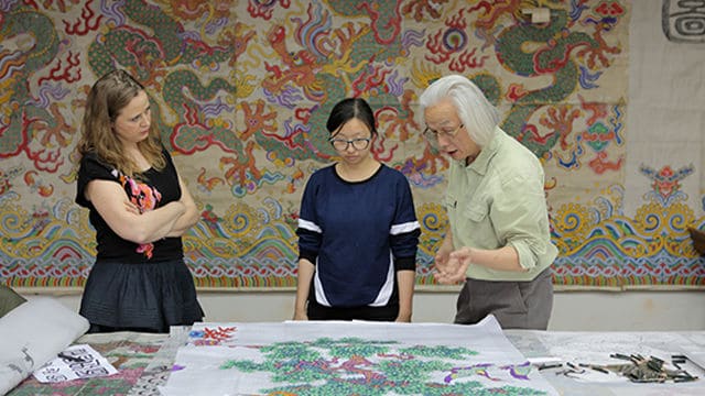 中荷作用：云锦与绒花启航丝绸路