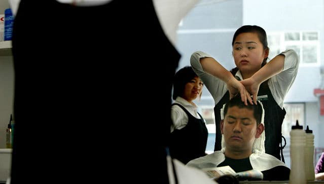 章因之：你同发廊妹谈什么？