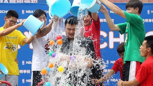 自媒体时代的慈善困局：冰桶挑战之反思