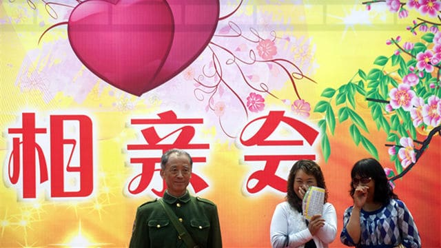 “年度最损人APP”：父母帮子女相亲“绑架”亲情