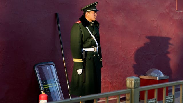 王冲：什么鸡蛋也砸不破体制这堵墙