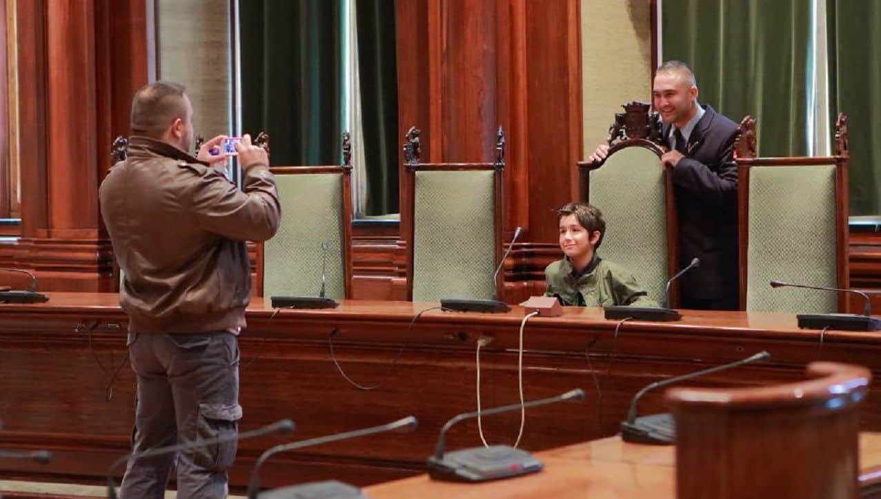 荷兰市长让孩子们幸福的秘诀: 把孩子当大人