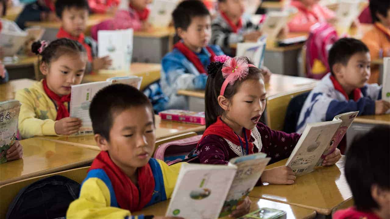 荷媒看中国：小学课堂的民主和军费开支