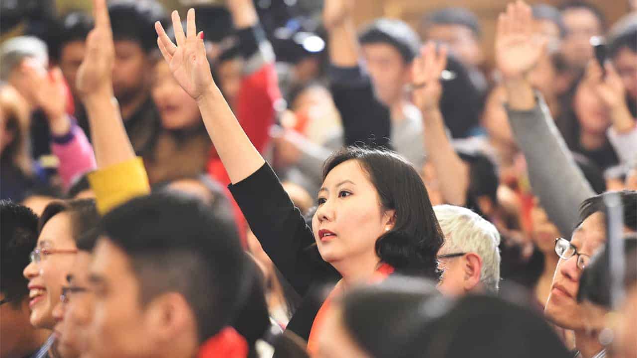 “高三女生被下春药”：男生集体侵犯女生因缺乏参与